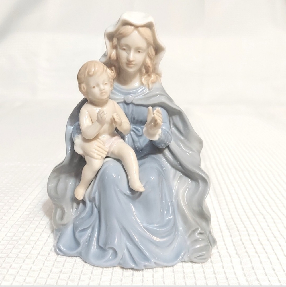 Mary Child Jesus Music Figurine Porcelain Plays Ave Maria Gounod Religious